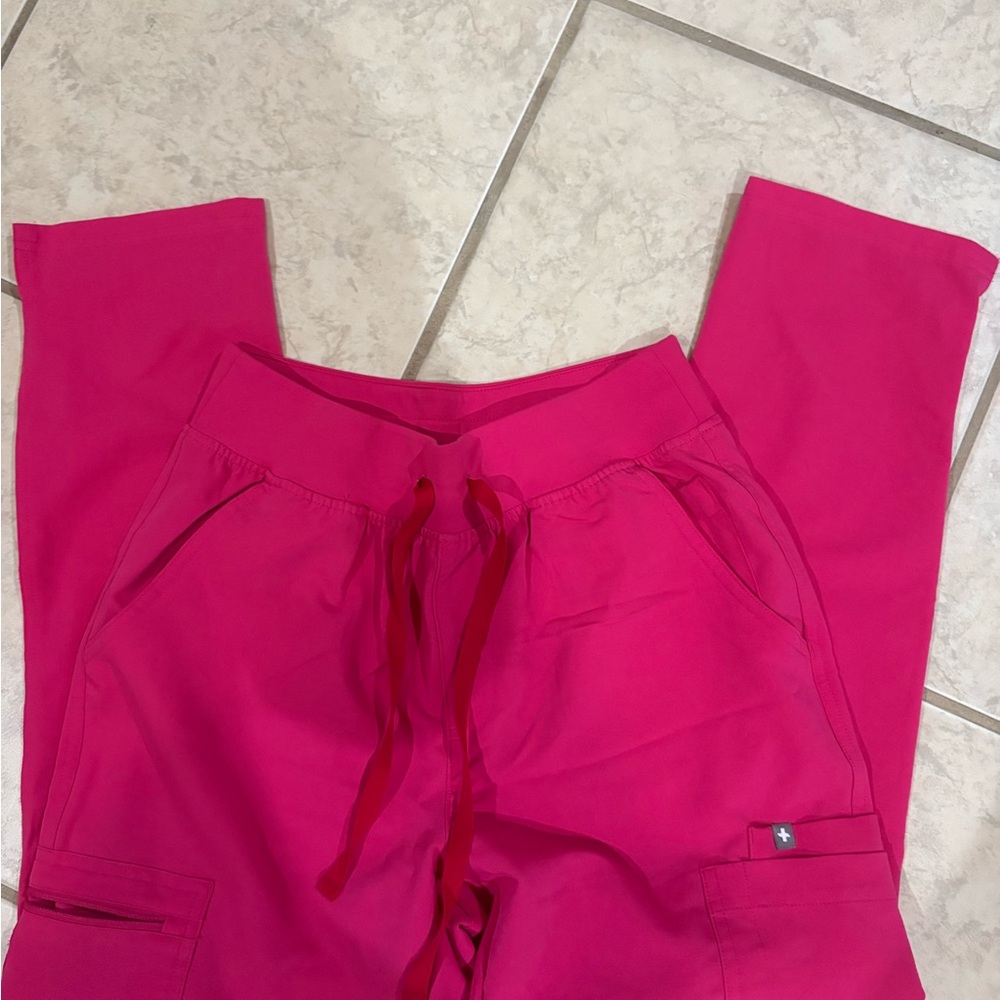 Figs Shocking pink Small Petite Yola High Waisted Pants + Regular XS Rafaela Top - Picture 3 of 4